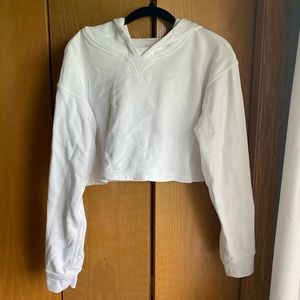 WHITE LULULEMON CROPPED SWEATSHIRT